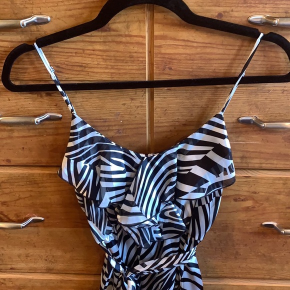 Women’s black and white size Lette dress - Picture 2 of 8